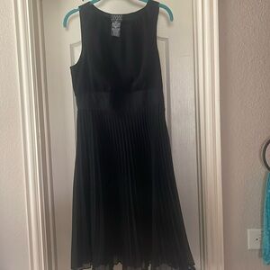 Vintage Willa Waters blk crinkle skirt size 6 .